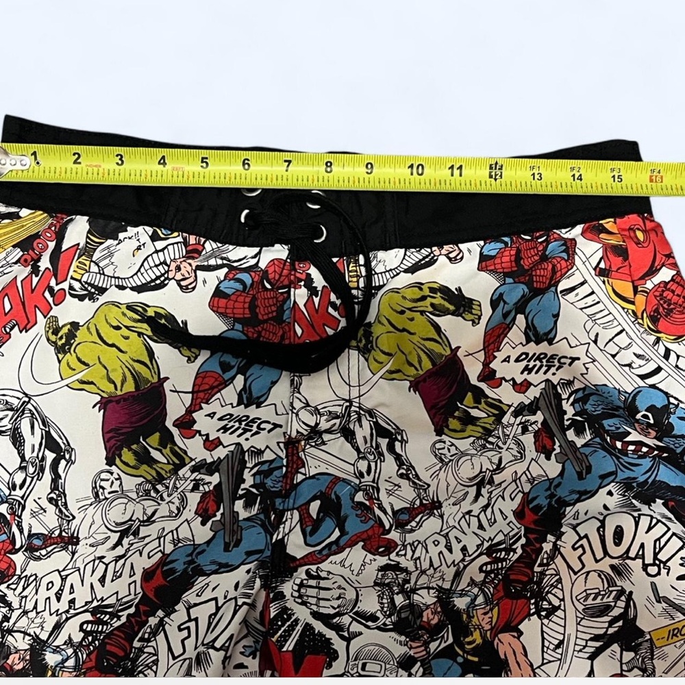 Marvel Comics Avengers Lined Swim Trunks - Men Small - Picture 4 of 6